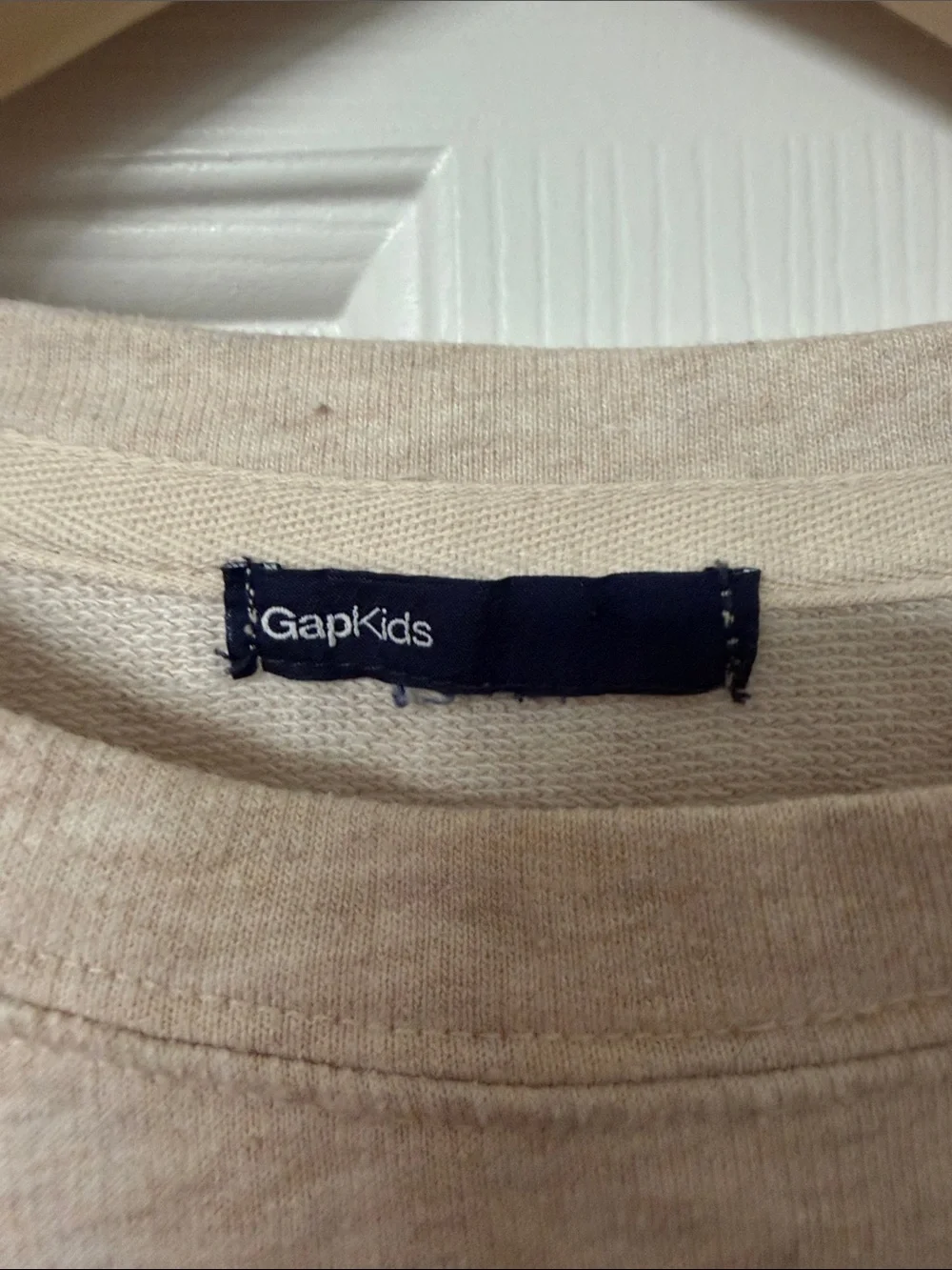 GAP Cream Long Sleeve Tee with Gray Graphic and Gold Shoulder Zip